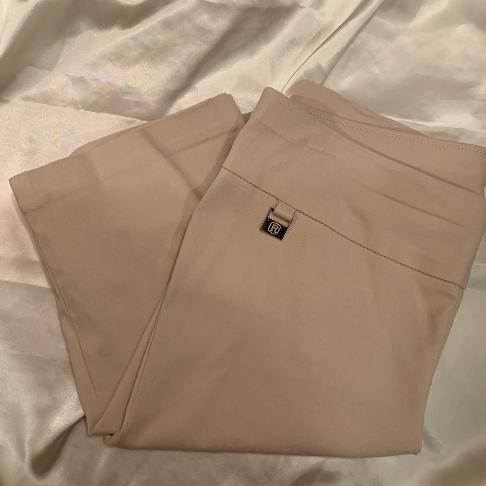NWOT Rafaela Shorts Women’s Size 6 tan stretch